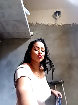 Snapshot of ashley69_brown chatting on 10.18.25 ashley69 brown online show from 10.18.25