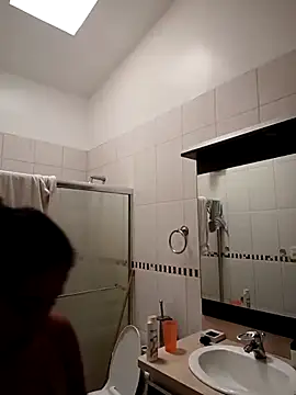 Snapshot of ashley69_brown chatting on 12.18.25 ashley69 brown online show from 12.18.25