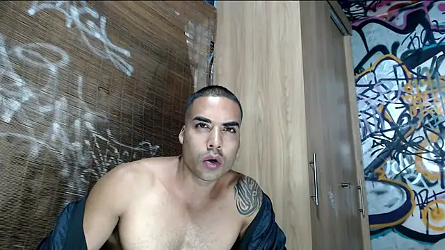 Snapshot of Justin_Frank chatting on 10.22.25 Justin Frank online show from 10.22.25