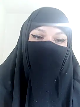 Snapshot of evelyn__salah chatting on 10.14.25 evelyn salah online show from 10.14.25