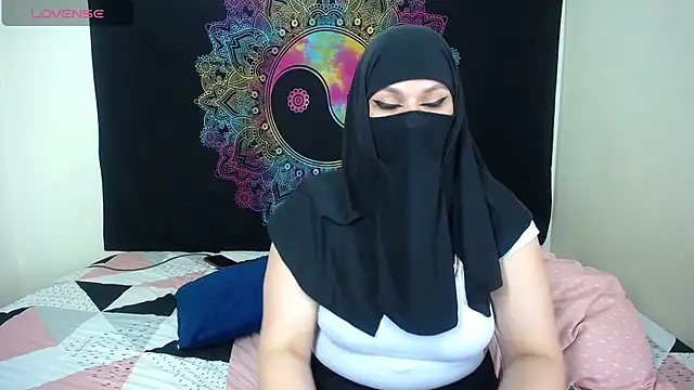 Snapshot of evelyn__salah chatting on 10.26.25 evelyn salah online show from 10.26.25