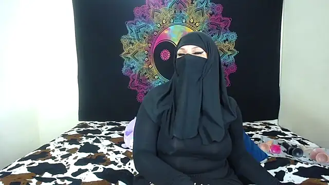 Snapshot of evelyn__salah chatting on 11.05.25 evelyn salah online show from 11.05.25