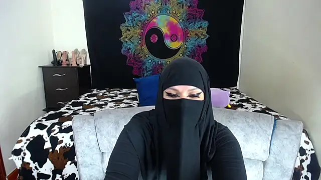 Snapshot of evelyn__salah chatting on 11.28.25 evelyn salah online show from 11.28.25