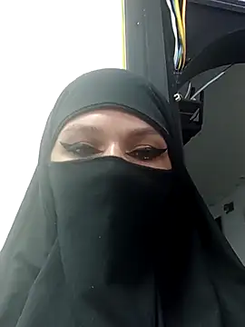 Snapshot of evelyn__salah chatting on 01.06.26 evelyn salah online show from 01.06.26