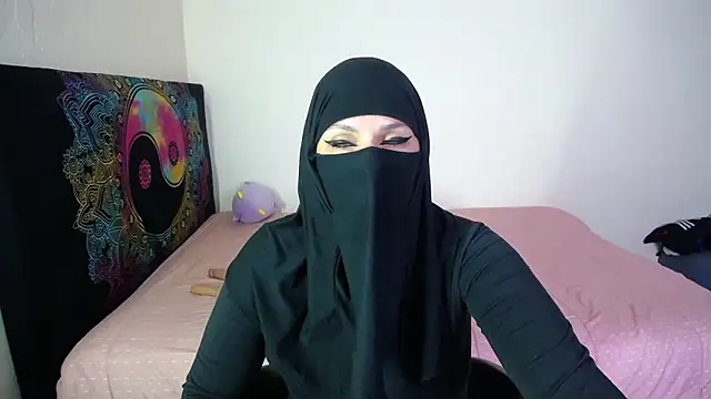 Snapshot of evelyn__salah chatting on 02.25.26 evelyn salah online show from 02.25.26