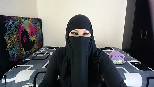 Snapshot of evelyn__salah chatting on 03.26.26 evelyn salah online show from 03.26.26