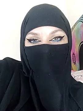 Snapshot of evelyn__salah chatting on 05.23.26 evelyn salah online show from 05.23.26
