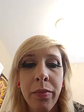 Snapshot of AmethystFoxx chatting on 06.25.26 AmethystFoxx online show from 06.25.26