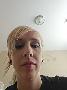 Snapshot of AmethystFoxx chatting on 08.04.26 AmethystFoxx online show from 08.04.26
