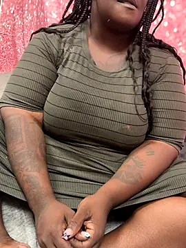 Snapshot of bbwkandi94 chatting on 10.30.25 bbwkandi94 online show from 10.30.25