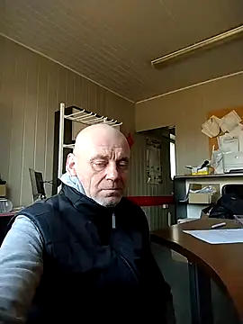 Snapshot of wilkalfa chatting on 12.19.25 wilkalfa online show from 12.19.25