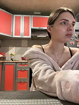 Snapshot of SeducingYoghourt chatting on 11.08.25 SeducingYoghourt online show from 11.08.25