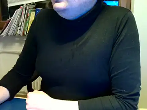 Snapshot of makau1 chatting on 12.20.24 makau1 online show from 12.20.24