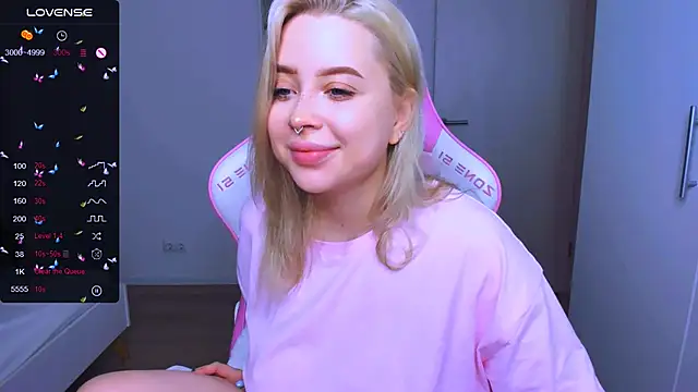 Snapshot of MonaLauu chatting on 12.13.24 MonaLauu online show from 12.13.24