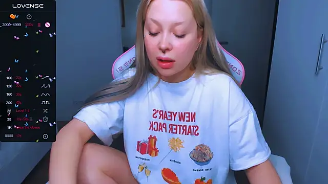 Snapshot of MonaLauu chatting on 01.16.25 MonaLauu online show from 01.16.25