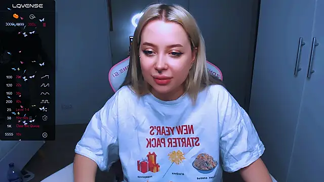 Snapshot of MonaLauu chatting on 01.31.25 MonaLauu online show from 01.31.25