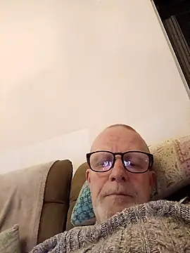 Snapshot of ClubbyEuphory chatting on 02.18.26 ClubbyEuphory online show from 02.18.26