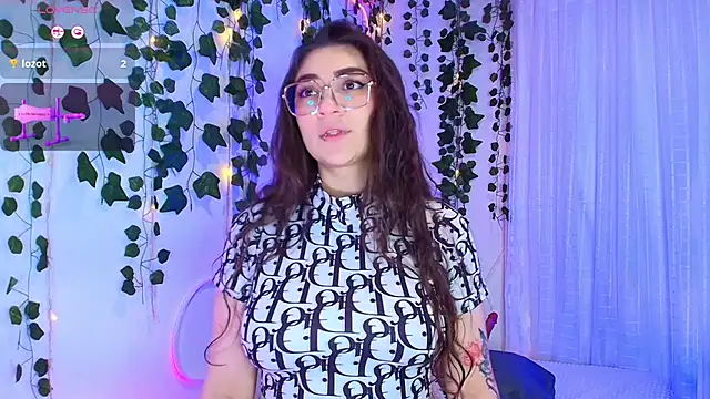 Snapshot of Samii_Evans chatting on 11.18.25 Samii Evans online show from 11.18.25