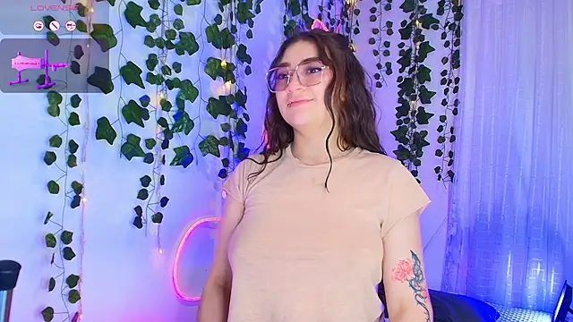 Snapshot of Samii_Evans chatting on 11.28.25 Samii Evans online show from 11.28.25