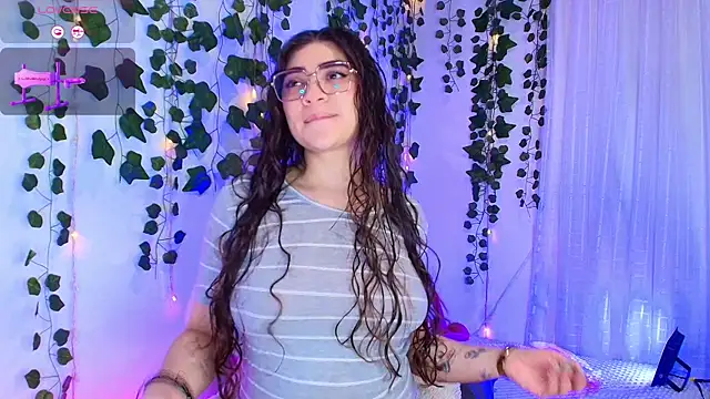 Snapshot of Samii_Evans chatting on 11.29.25 Samii Evans online show from 11.29.25