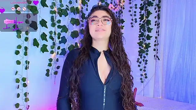 Snapshot of Samii_Evans chatting on 12.19.25 Samii Evans online show from 12.19.25