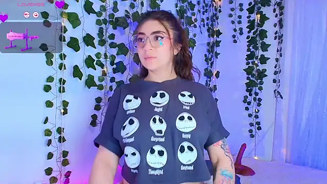 Snapshot of Samii_Evans chatting on 12.20.25 Samii Evans online show from 12.20.25