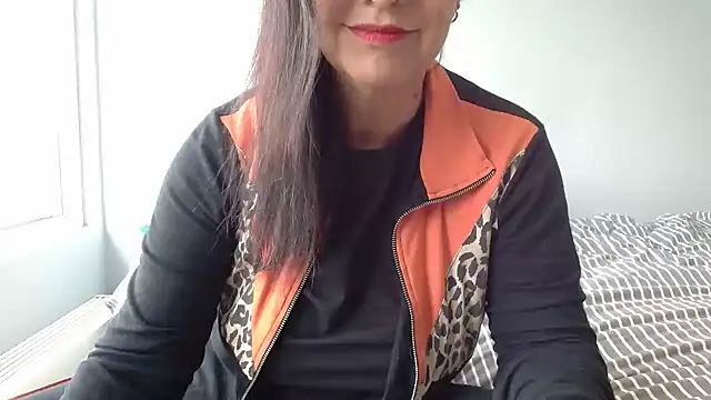 Linda1975 online show from 06.15.26