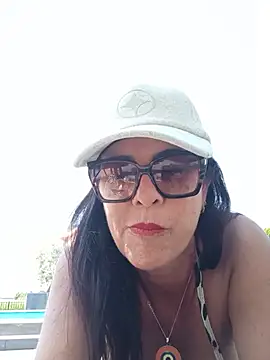 Snapshot of Linda1975 chatting on 06.23.26 Linda1975 online show from 06.23.26