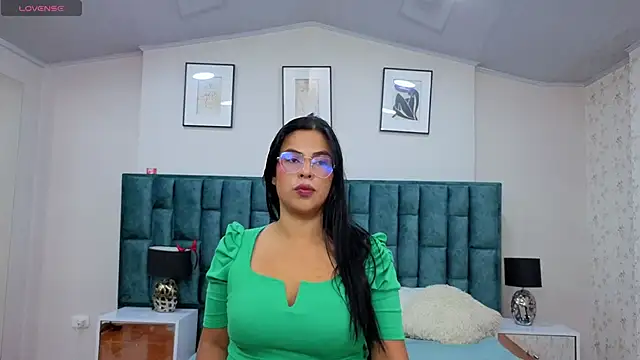 Melanie Ferrara online show from 02.05.26