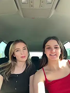 DoriDeluxe66 online show from 03.22.25