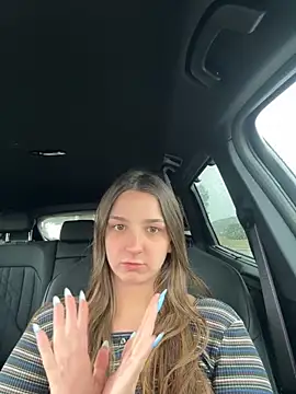 DoriDeluxe66 online show from 10.13.25