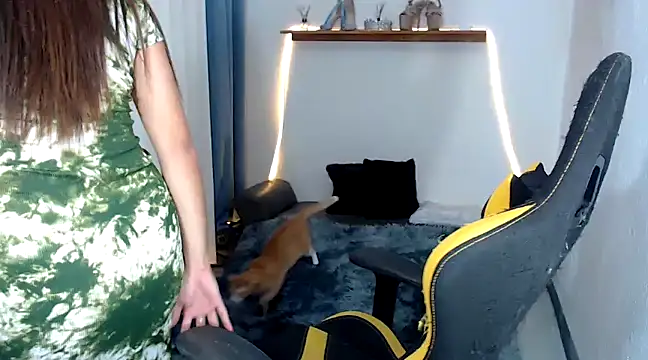 MarieLoveGlamorous online show from 01.09.25