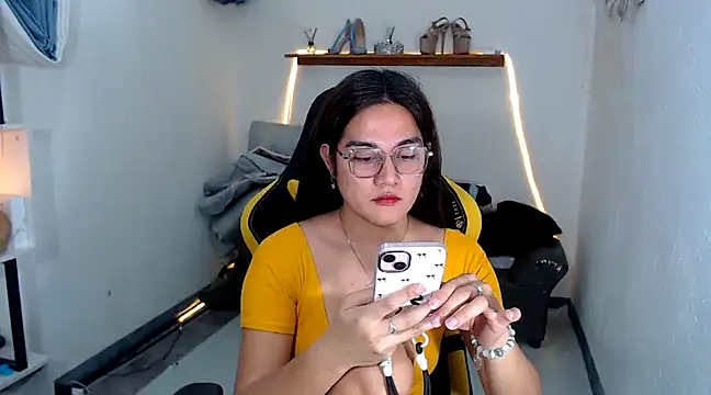 MarieLoveGlamorous online show from 02.08.25