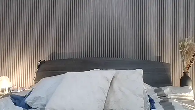 MysteryGirl7 online show from 03.20.25