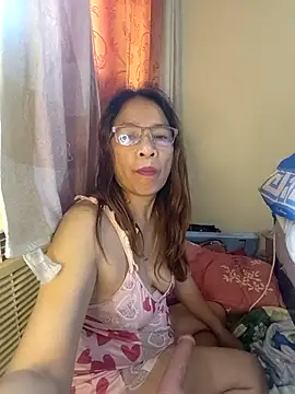 Snapshot of HotsexyNaughtysweetbaby chatting on 12.18.25 HotsexyNaughtysweetbaby online show from 12.18.25