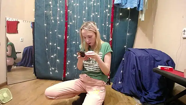 Snapshot of all_shades_dreams chatting on 02.20.25 all shades dreams online show from 02.20.25