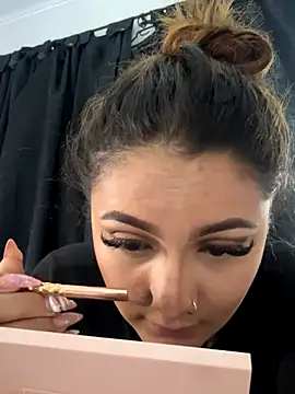 Snapshot of Emiily_W chatting on 12.18.25 Emiily W online show from 12.18.25