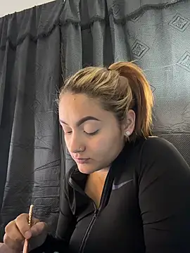 Snapshot of Emiily_W chatting on 02.09.26 Emiily W online show from 02.09.26