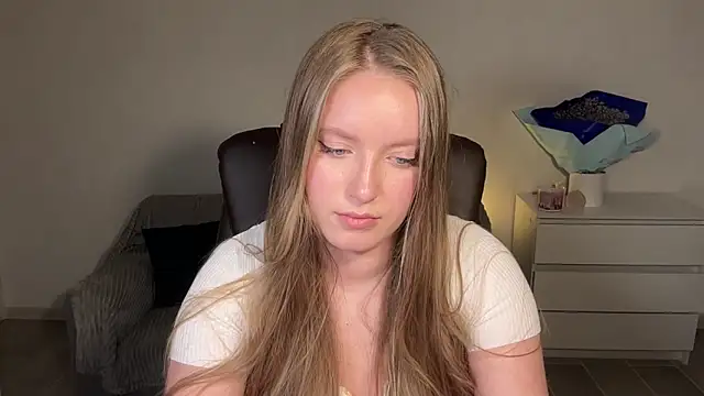 EvaMaddison online show from 04.20.26