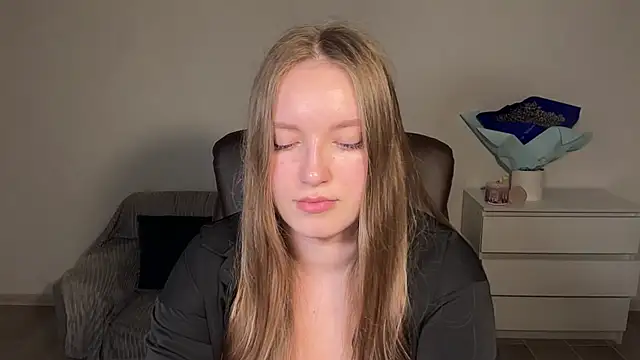 EvaMaddison online show from 04.22.26