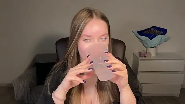 EvaMaddison online show from 04.24.26