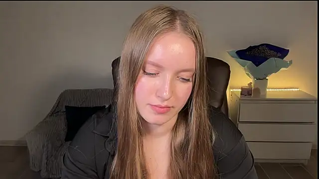 EvaMaddison online show from 05.04.26