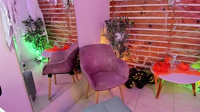 Snapshot of _MeganRain chatting on 10.23.25 MeganRain online show from 10.23.25