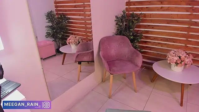 Snapshot of _MeganRain chatting on 12.03.25 MeganRain online show from 12.03.25