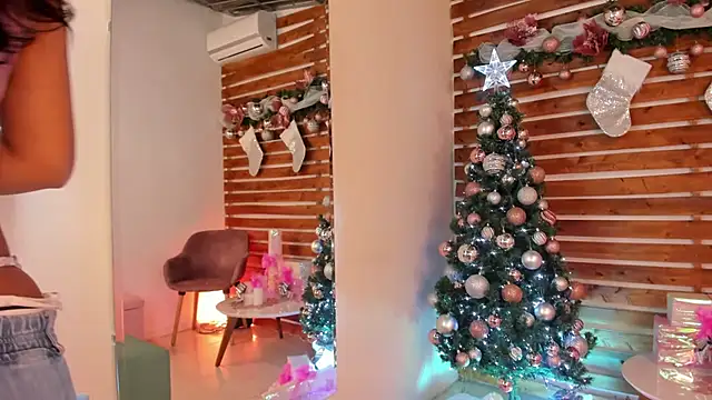 Snapshot of _MeganRain chatting on 12.14.25 MeganRain online show from 12.14.25