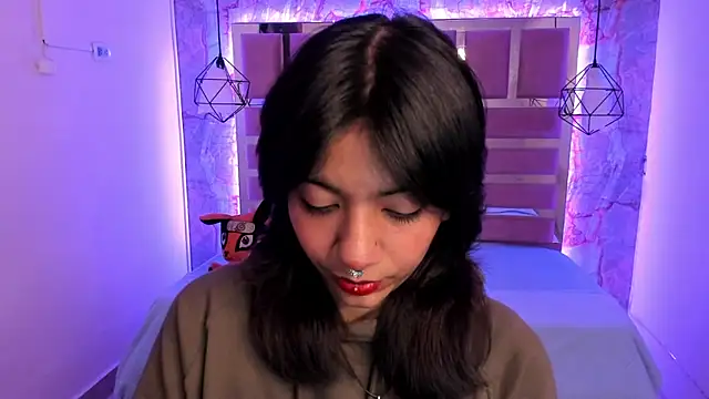 Snapshot of Nami_usagi chatting on 12.11.24 Nami usagi online show from 12.11.24