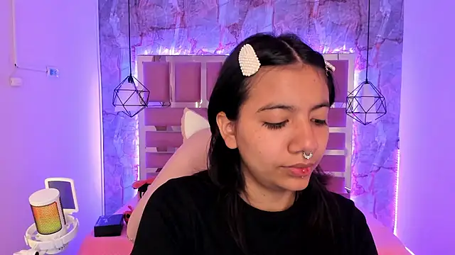 Snapshot of Nami_usagi chatting on 12.21.24 Nami usagi online show from 12.21.24