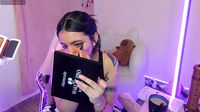 Snapshot of Nami_usagi chatting on 09.21.25 Nami usagi online show from 09.21.25