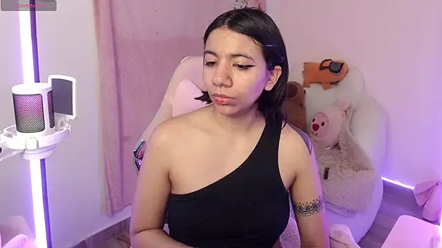 Snapshot of Nami_usagi chatting on 10.21.25 Nami usagi online show from 10.21.25