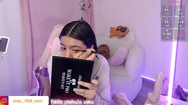 Snapshot of Nami_usagi chatting on 10.25.25 Nami usagi online show from 10.25.25